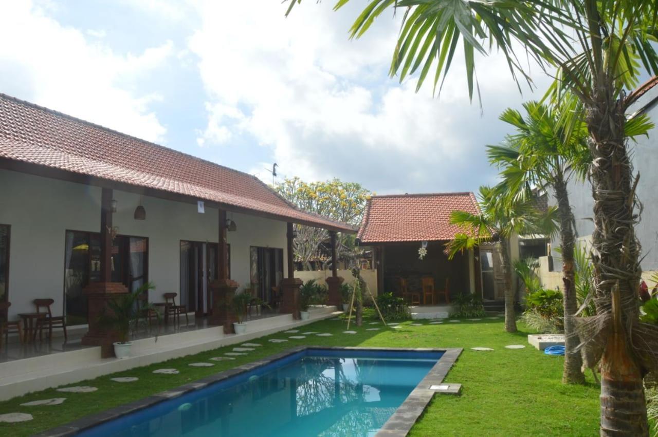 Wiryaroja Guest House Canggu Dış mekan fotoğraf