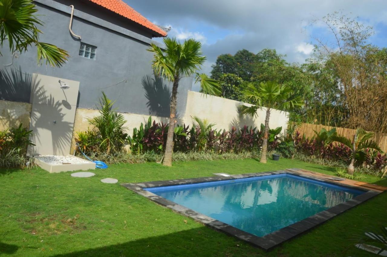 Wiryaroja Guest House Canggu Dış mekan fotoğraf