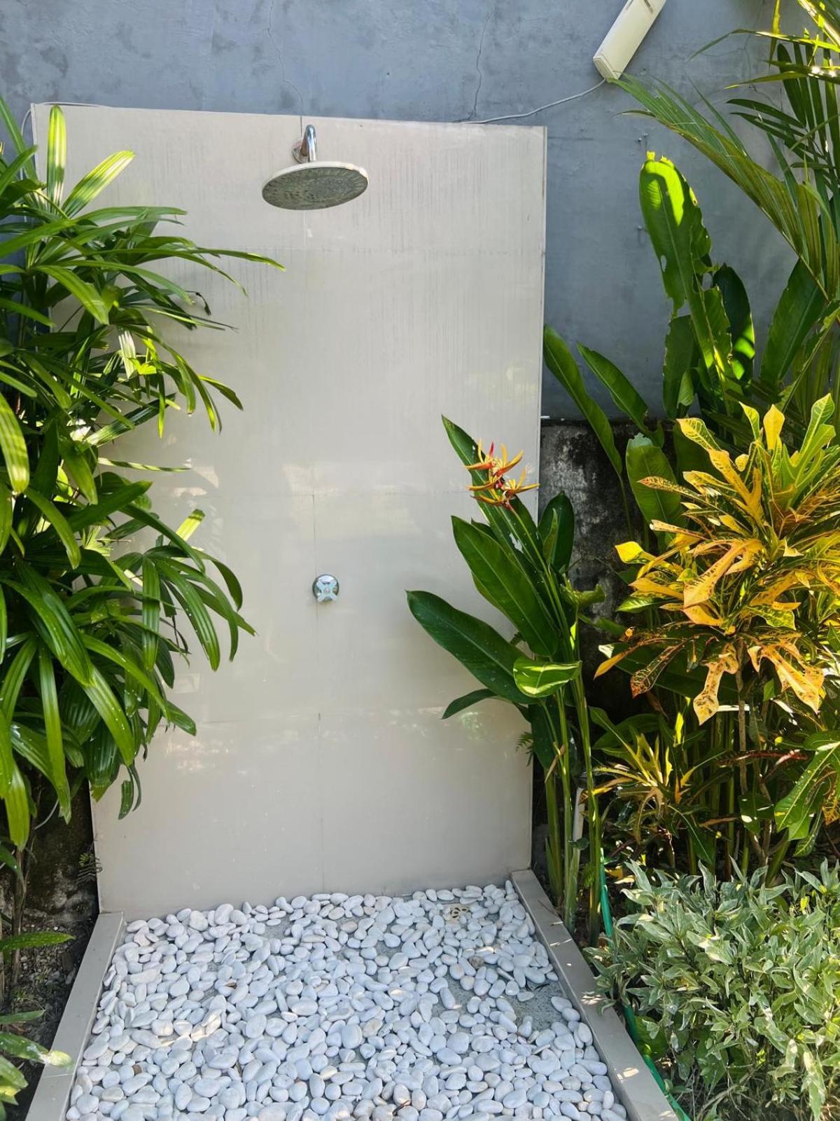 Wiryaroja Guest House Canggu Dış mekan fotoğraf
