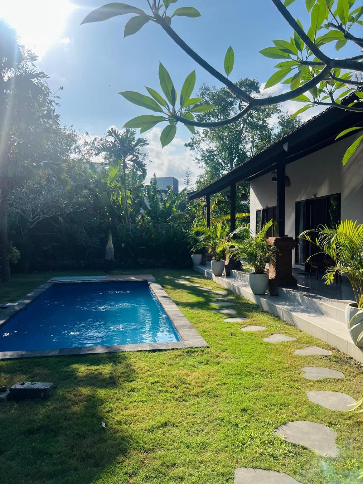 Wiryaroja Guest House Canggu Dış mekan fotoğraf