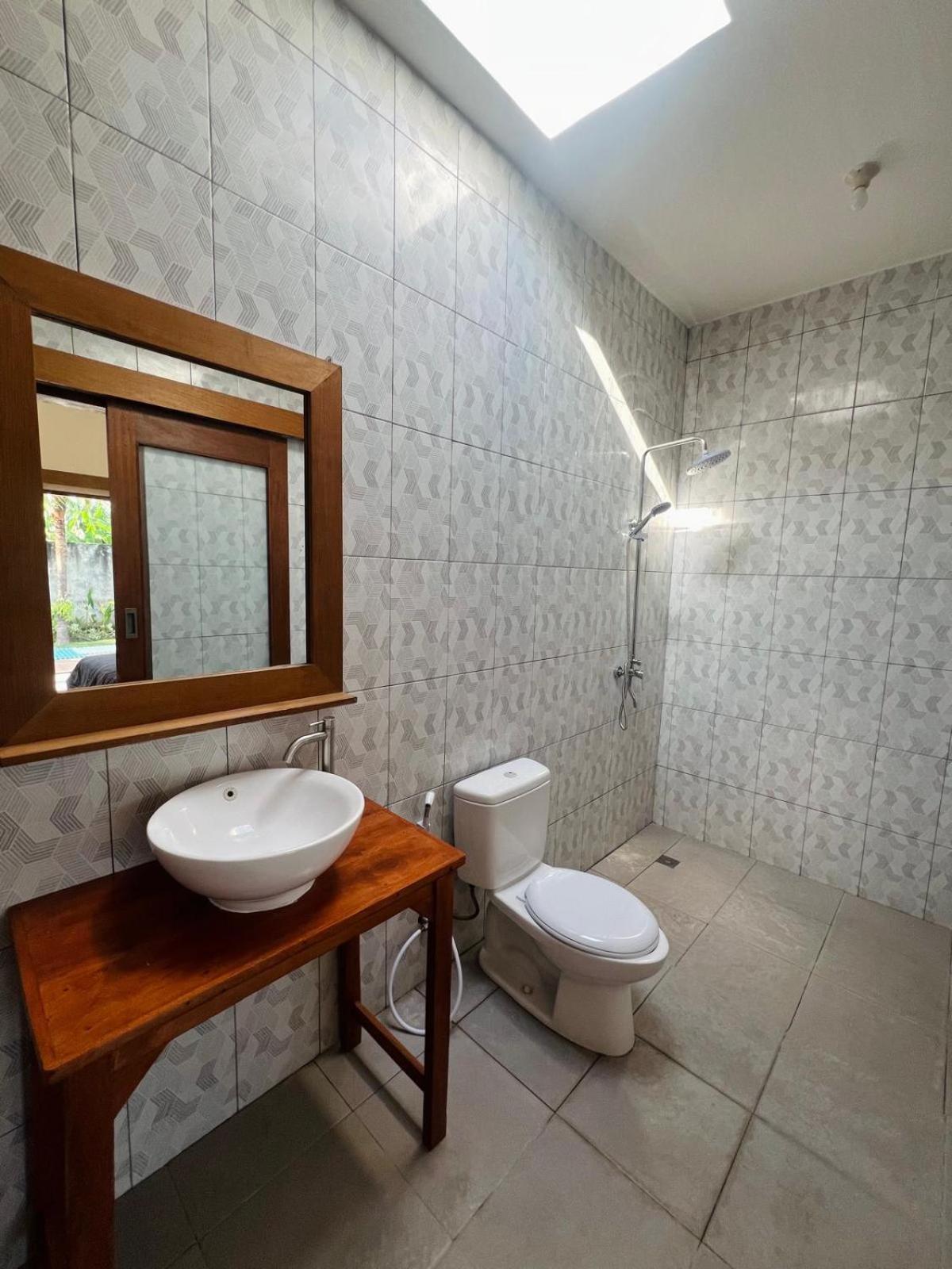 Wiryaroja Guest House Canggu Dış mekan fotoğraf