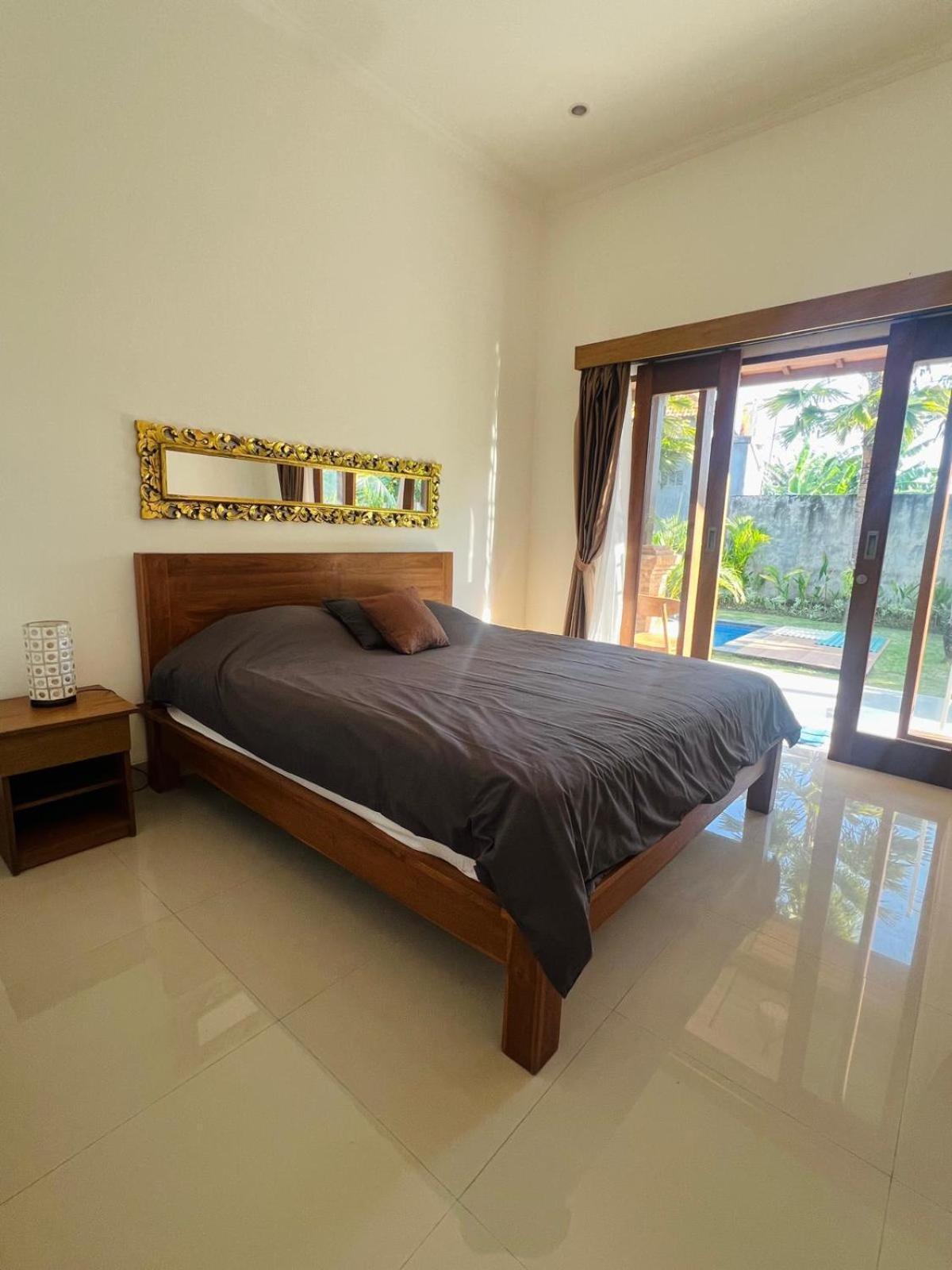 Wiryaroja Guest House Canggu Dış mekan fotoğraf