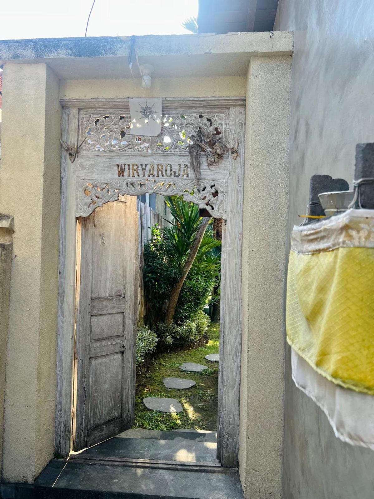 Wiryaroja Guest House Canggu Dış mekan fotoğraf