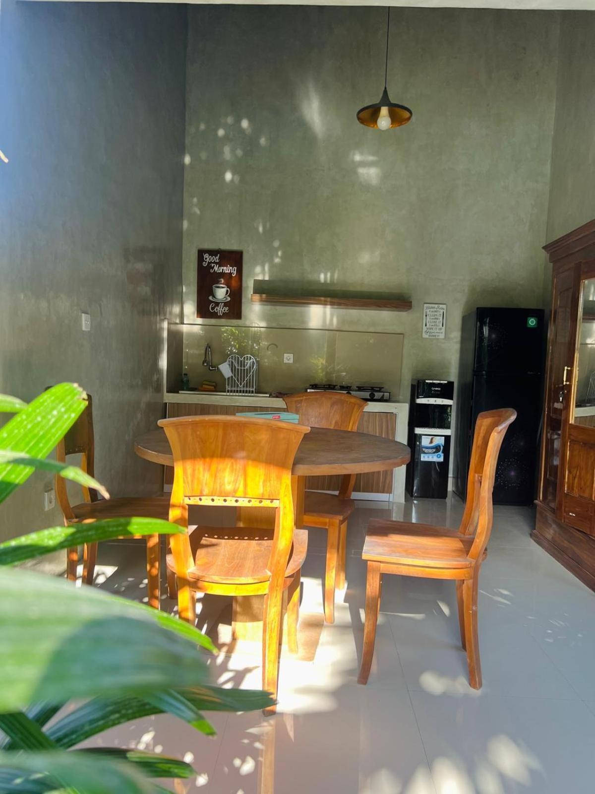 Wiryaroja Guest House Canggu Dış mekan fotoğraf