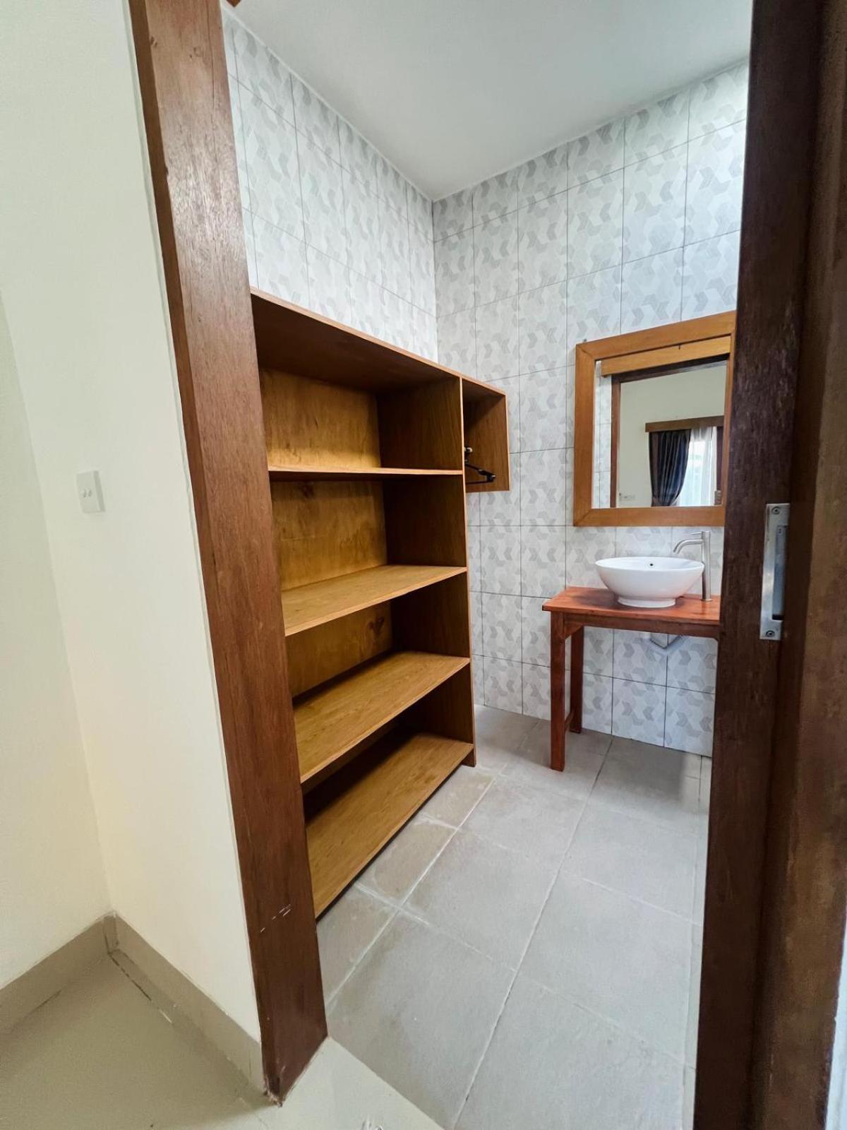 Wiryaroja Guest House Canggu Dış mekan fotoğraf