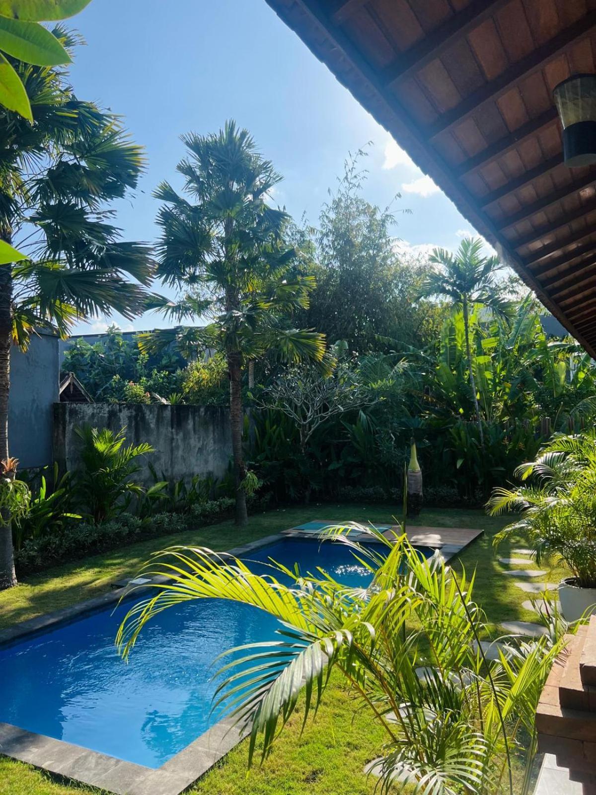 Wiryaroja Guest House Canggu Dış mekan fotoğraf