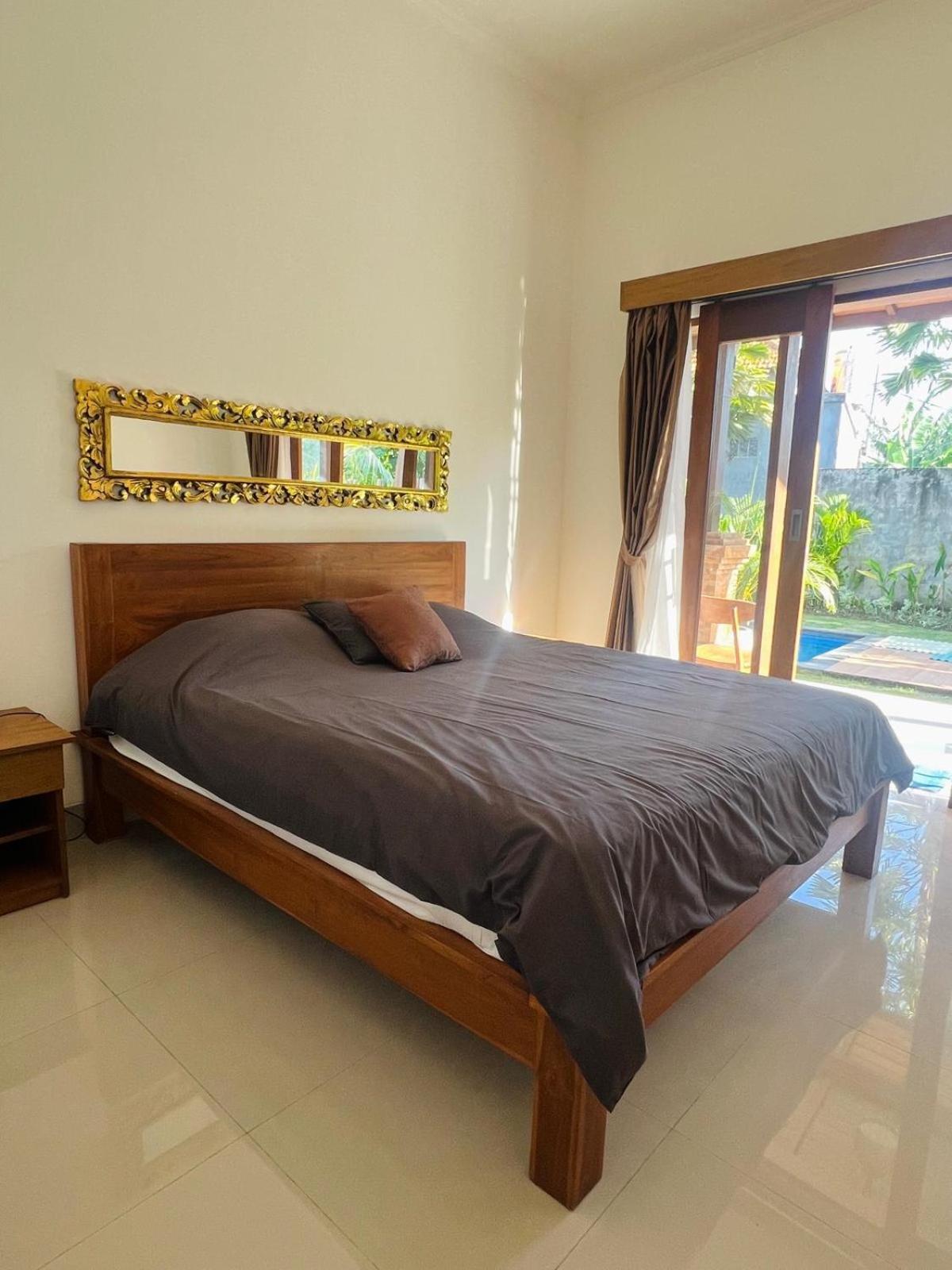 Wiryaroja Guest House Canggu Dış mekan fotoğraf